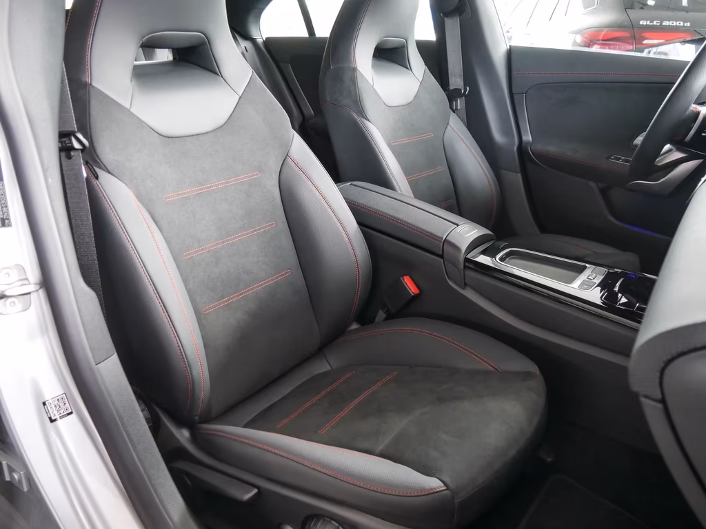 Mercedes-Benz CLA 200 2025