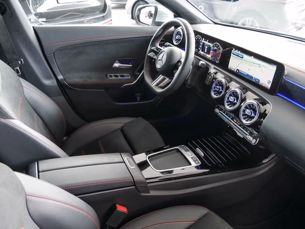 Mercedes-Benz CLA 200 2025