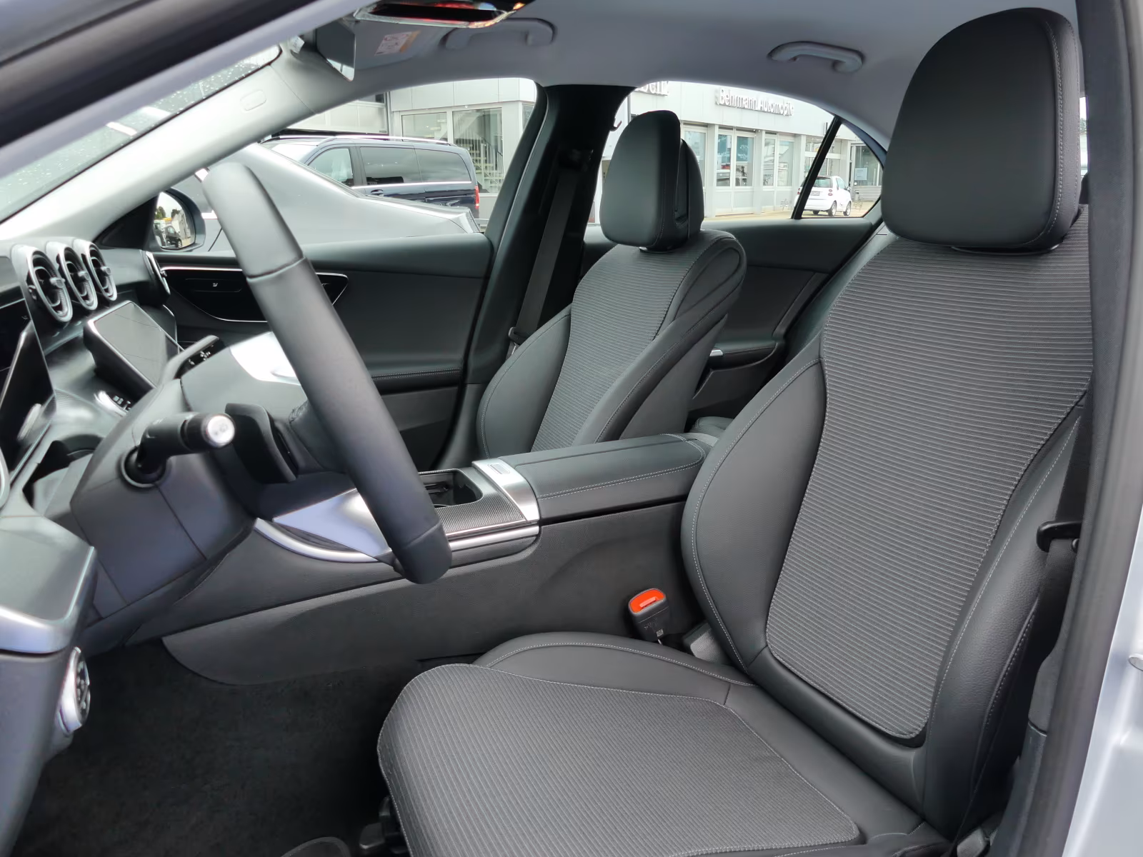 Mercedes-Benz C 200 2025