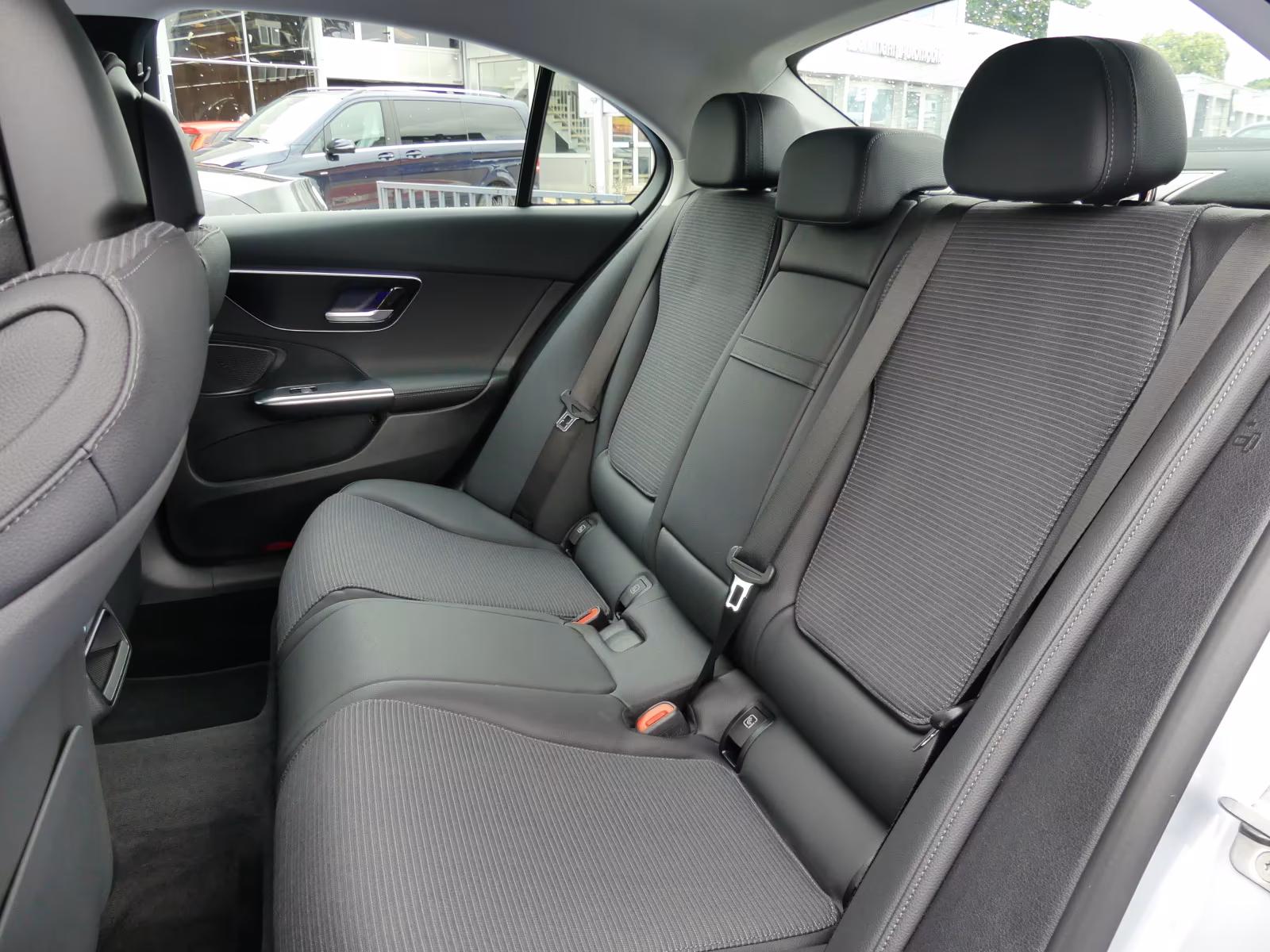 Mercedes-Benz C 200 2025