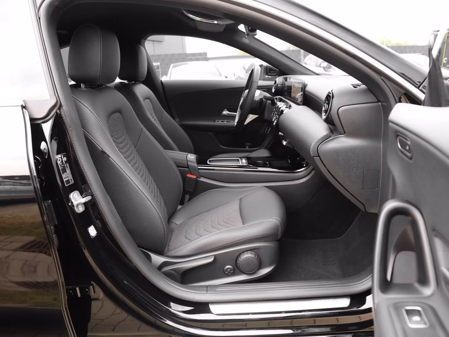 Mercedes-Benz CLA 180 2024