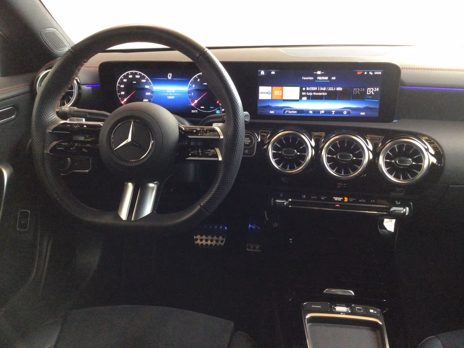 Mercedes-Benz CLA 200 2025