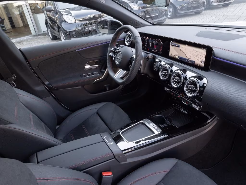 Mercedes-Benz CLA 180 2025