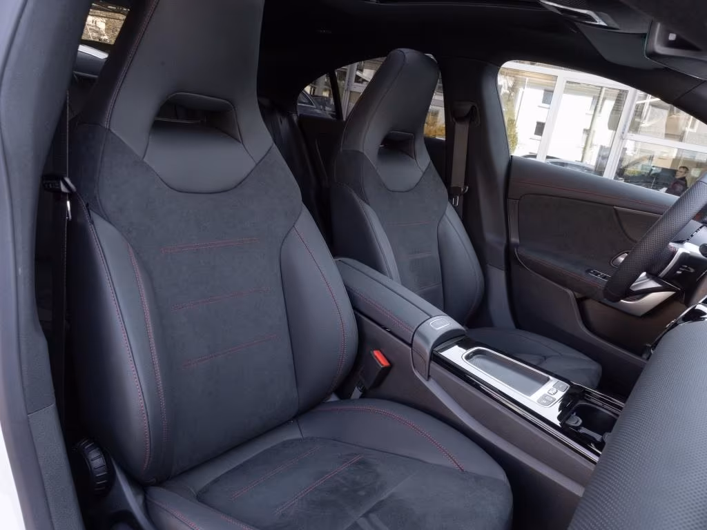 Mercedes-Benz CLA 180 2025