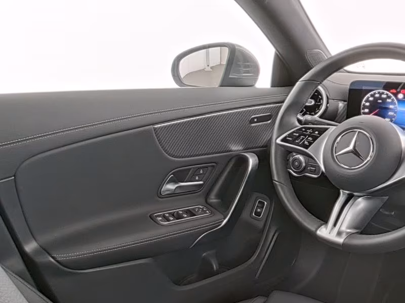 Mercedes-Benz CLA 180 2025