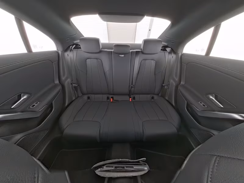 Mercedes-Benz CLA 180 2025