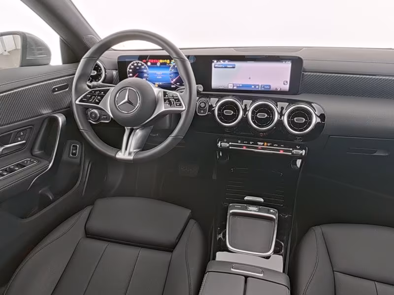 Mercedes-Benz CLA 180 2025