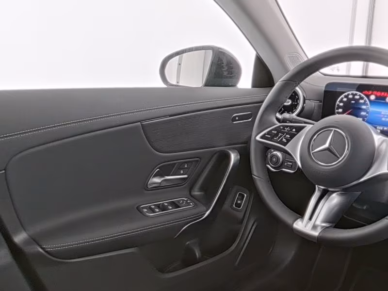 Mercedes-Benz CLA 180 2025