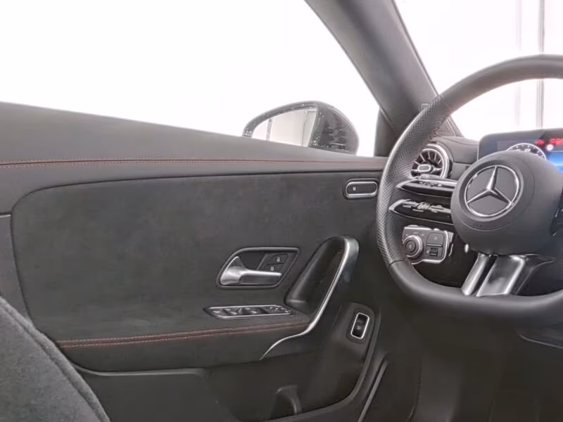 Mercedes-Benz CLA 200 2025