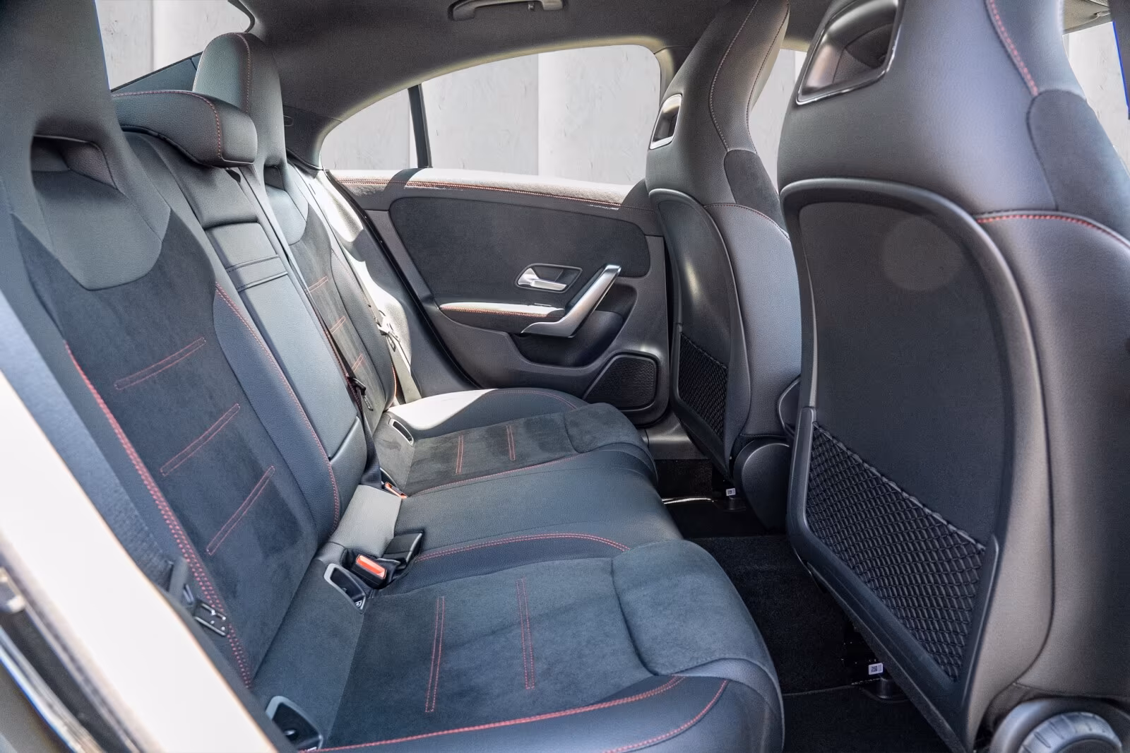 Mercedes-Benz CLA 200 2025